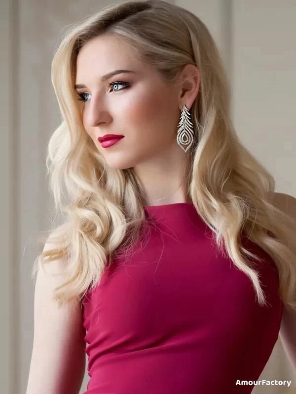 Anna, 23