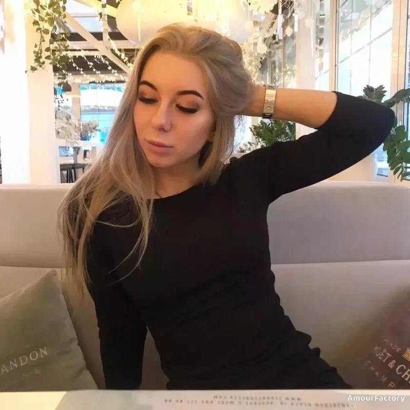 Alena, 23