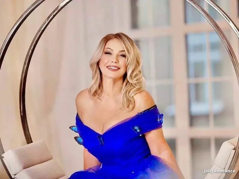 Nadia, 57